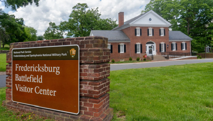 Fredericksburg Battlefield Visitor Center. Red brick colonial style building with sign for National Park Service